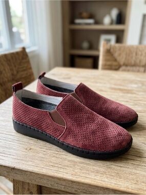 Bernie Mev Women’s Slip-On Suede Casual Shoes in Burgundy NEW